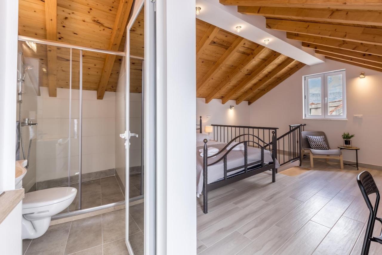 Luxury A&a-old Town Apartment